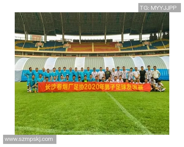 签字如艺术品的足球明星们展现独特魅力与风采