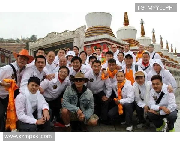 香港足球明星与男老演员的传奇人生交织故事